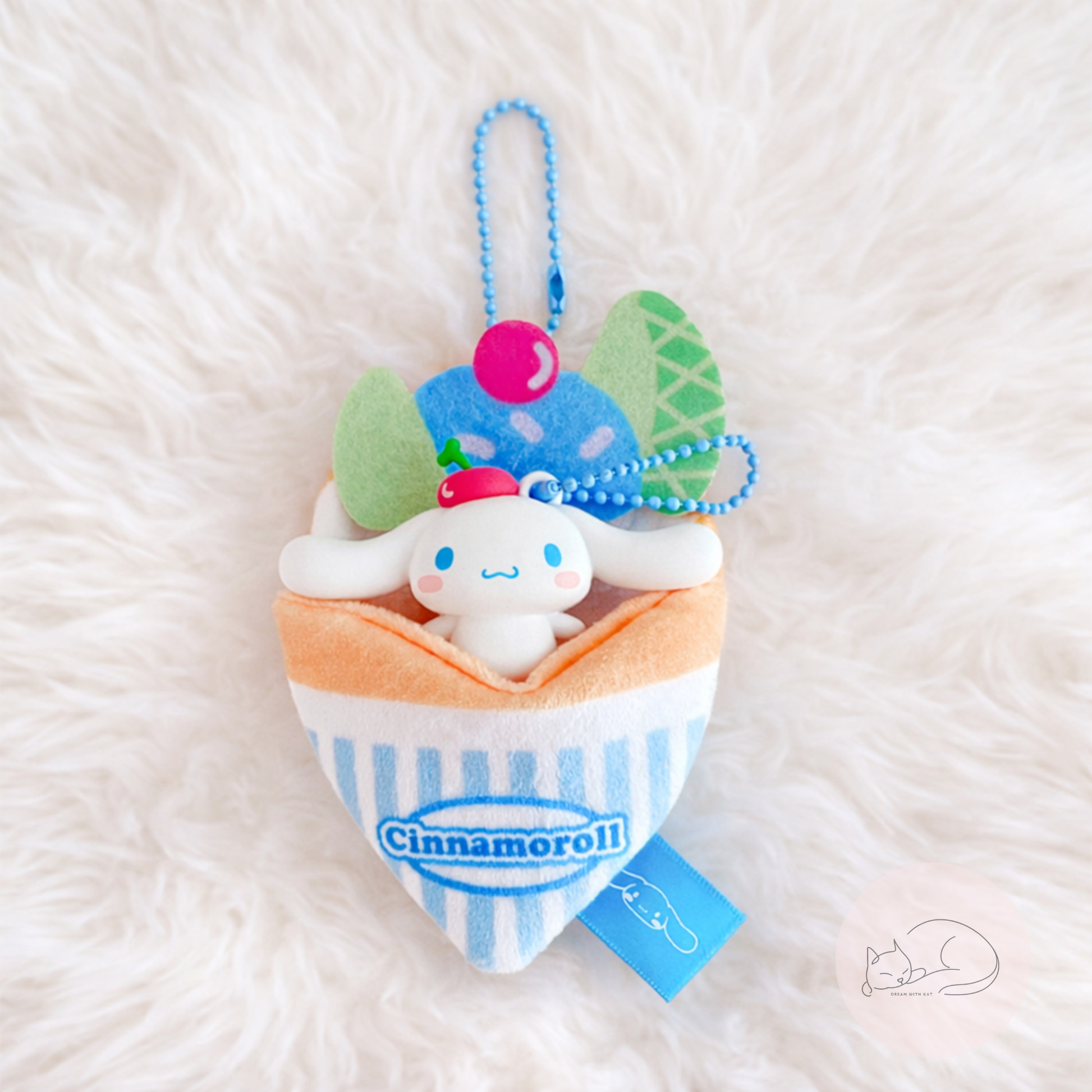 A soft and kawaii plush crepe keychain with cute details and a mini figure inside. Perfect as a bag charm, keychain or small collectible.