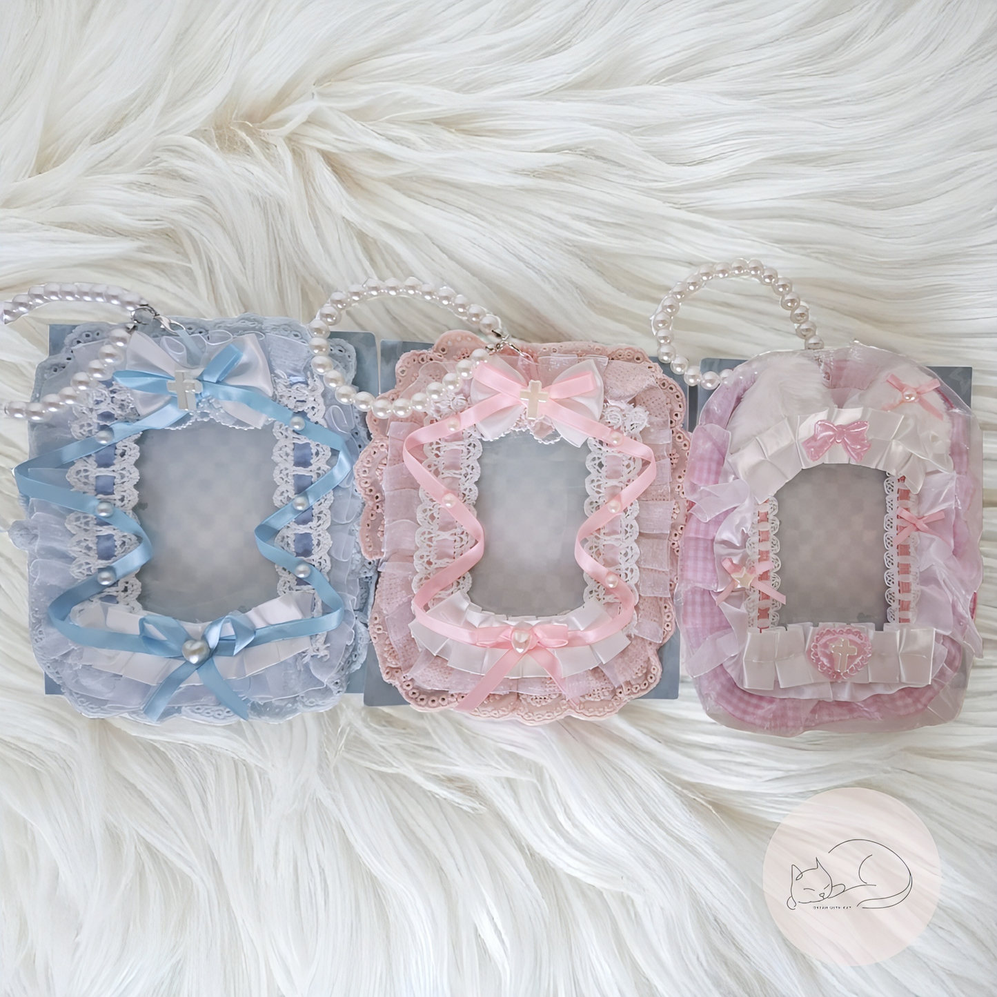 Lolita lace kawaii photocard holder in pastel pink, blue, and white with ruffles, bows, and a special cat ear design. Soft aesthetic card holder, 12.5x16 cm, fits K-pop photocards up to 6.7x9.5 cm. Cute accessory for bags, Sanrio fans, and kawaii collectors.